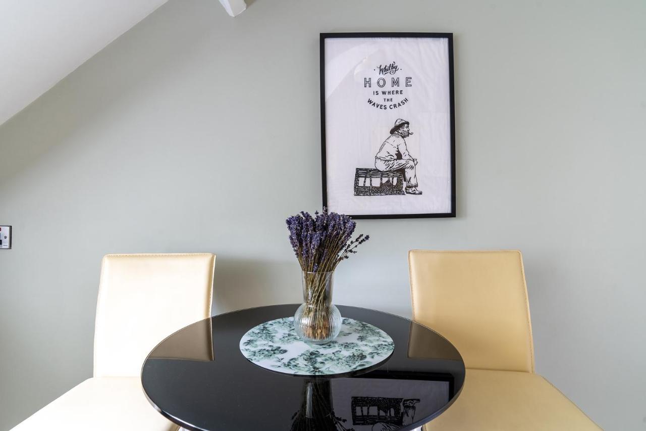 Stowaways Loft Appartement Whitby Buitenkant foto